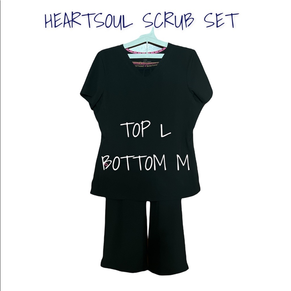 EUC HEARTSOUL SCRUB SET. TOP L & BOTTOM M.